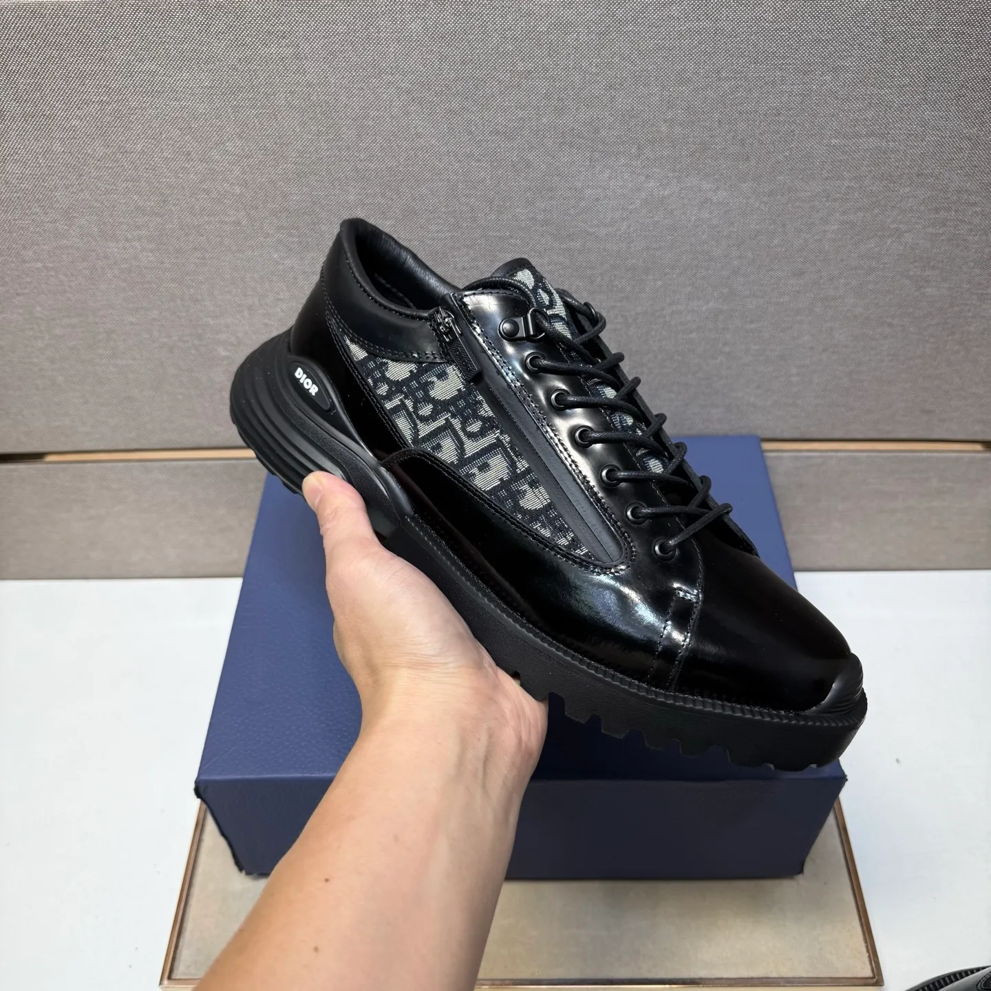 ⬛️Men's shoes 💰p560 [Dior~] Men's casual shoes 2025z cabinet sales simultaneously 🔶Size: 39-44 #️⃣ 🔷2 colors🔜The upper is made of multi-material splicing➕Genuine leather lining, comfortable and breathable, sole: original comfortable and wear-resistant outsole, ⚠️Real shot📱Photographed🎬The real thing is better📢📢📢